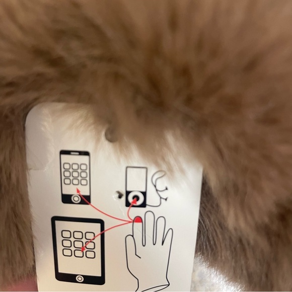 UGG NWT Brown/gold fur metallic puffy tech gloves - Picture 7 of 8